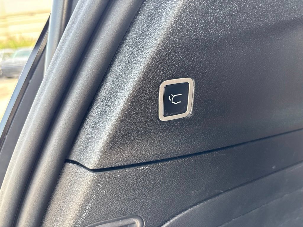 Used 2023 Chrysler Pacifica Pinnacle FWD image 28