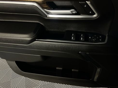 Used 2024 GMC Sierra 1500 SLE image 25