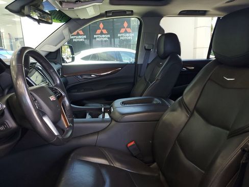 Used 2019 Cadillac Escalade Luxury RWD image 18