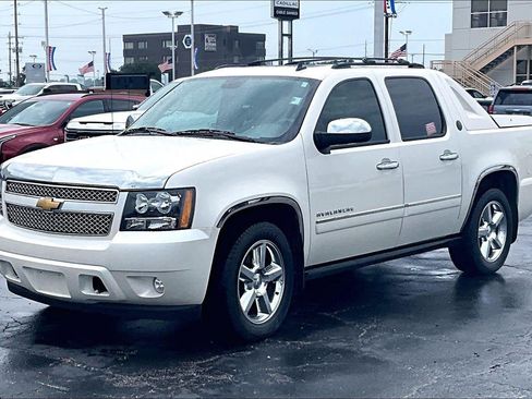 Used 2013 Chevrolet Avalanche LTZ RWD image 7