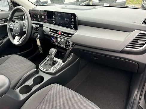 Used 2024 Kia Seltos LX image 9