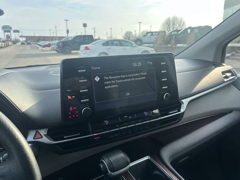 Used 2021 Toyota Sienna XLE image 22