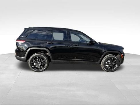 New 2025 Jeep Grand Cherokee Limited image 8