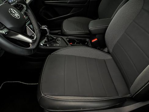 Certified 2023 Volkswagen Taos SE w/ Black Wheel Package FWD image 12