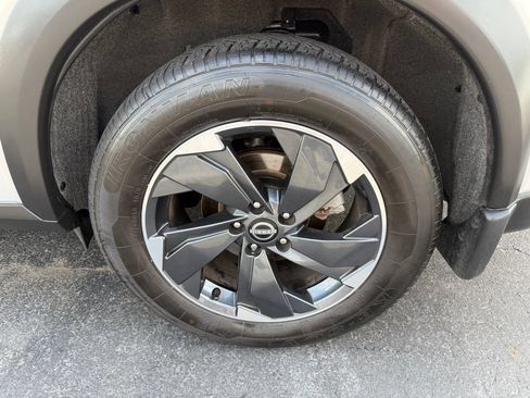 Used 2025 Nissan Rogue SV w/ SV Premium Package FWD image 44