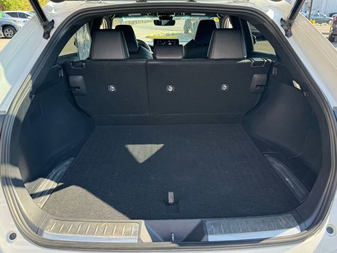 Used 2022 Toyota Venza XLE image 18