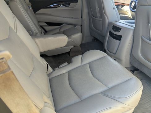 Used 2016 Cadillac Escalade Luxury image 14