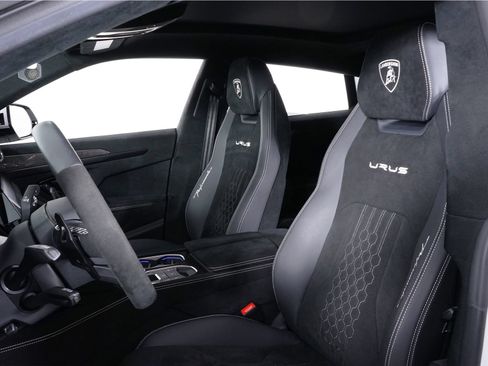Used 2023 Lamborghini Urus Performante AWD/4WD image 25