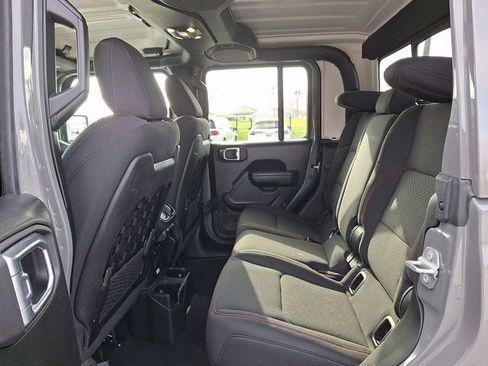 Used 2022 Jeep Gladiator Rubicon AWD/4WD image 10