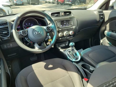 Used 2018 Kia Soul FWD image 12