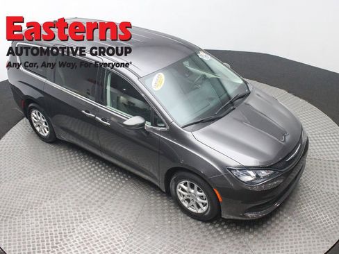 Used 2023 Chrysler Voyager LX image 3