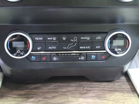 Used 2020 Ford Expedition Platinum AWD/4WD image 18