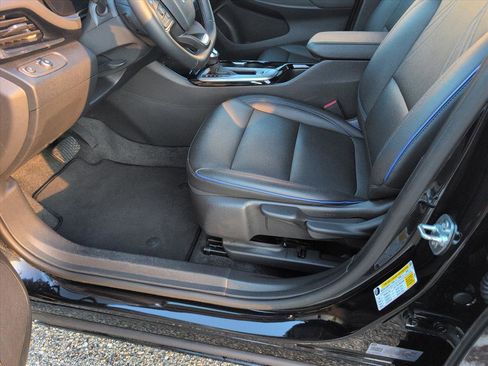 Used 2025 Buick Envista Sport Touring image 10