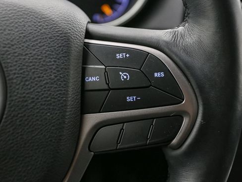 Used 2019 Jeep Grand Cherokee Altitude image 40