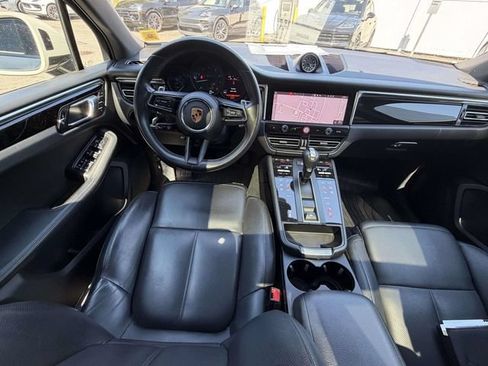 Certified 2023 Porsche Macan AWD/4WD image 18