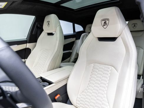 Used 2019 Lamborghini Urus image 11