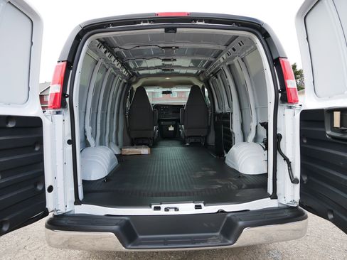 New 2026 GMC Savana 3500 w/ Driver Convenience Package RWD image 10