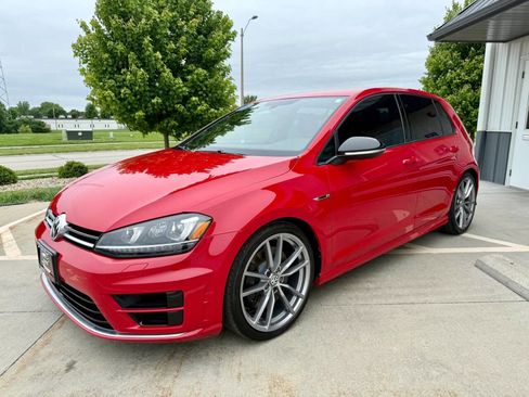 Used 2017 Volkswagen Golf R 4-Door AWD/4WD image 4