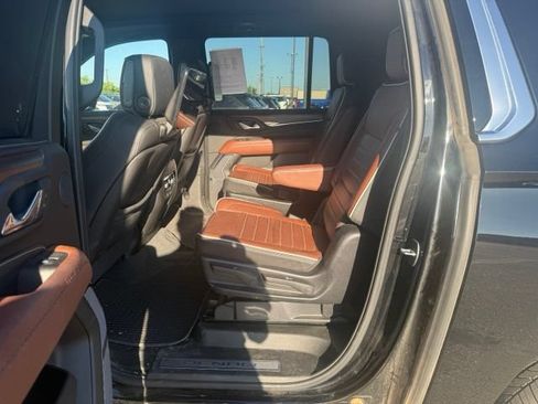 Used 2024 GMC Yukon XL Denali Ultimate AWD/4WD image 18