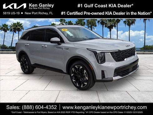 Certified 2025 Kia Sorento EX AWD/4WD image 1