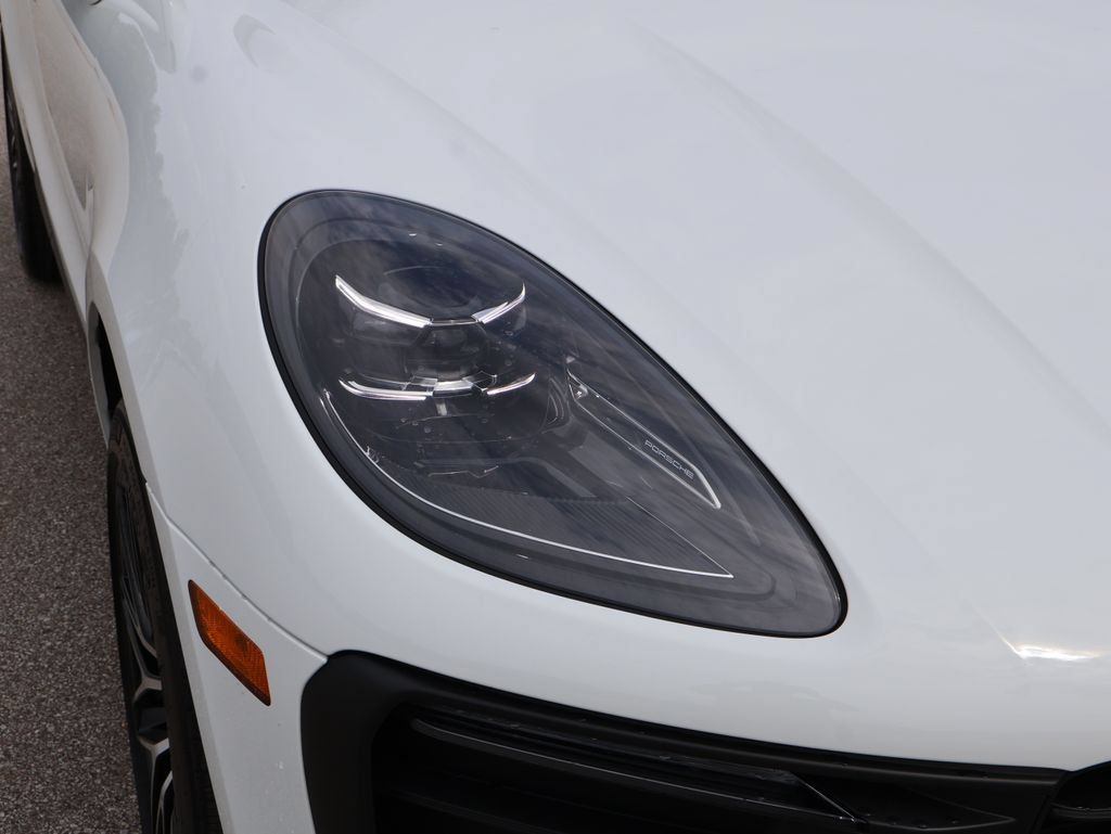 Used 2026 Porsche Macan AWD/4WD image 14