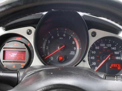 Used 2013 Nissan 370Z Roadster image 31