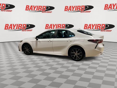 Used 2022 Toyota Camry SE w/ Convenience Package FWD image 6