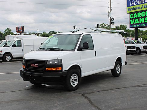 Used 2024 GMC Savana 2500 w/ Driver Convenience Package RWD image 2