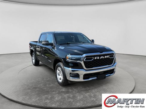 Used 2025 RAM 1500 Big Horn AWD/4WD image 3