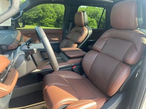 Used 2026 Lincoln Navigator Reserve AWD/4WD image 12