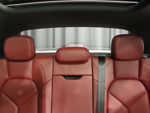 New 2026 Porsche Macan AWD/4WD image 38