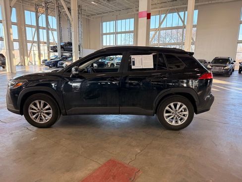 Used 2024 Toyota Corolla Cross LE image 6