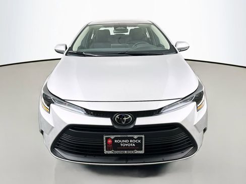 Used 2025 Toyota Corolla LE image 2