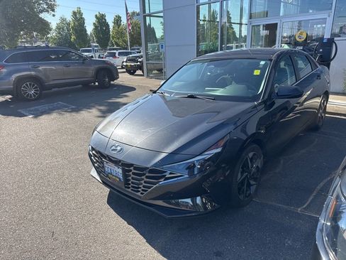 Used 2022 Hyundai Elantra SEL w/ Convenience + Premium Package FWD image 2
