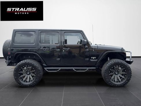 Used 2016 Jeep Wrangler Unlimited Sahara w/ Connectivity Group AWD/4WD image 5