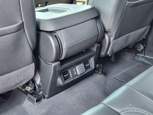 Used 2025 GMC Sierra 1500 SLT AWD/4WD image 18