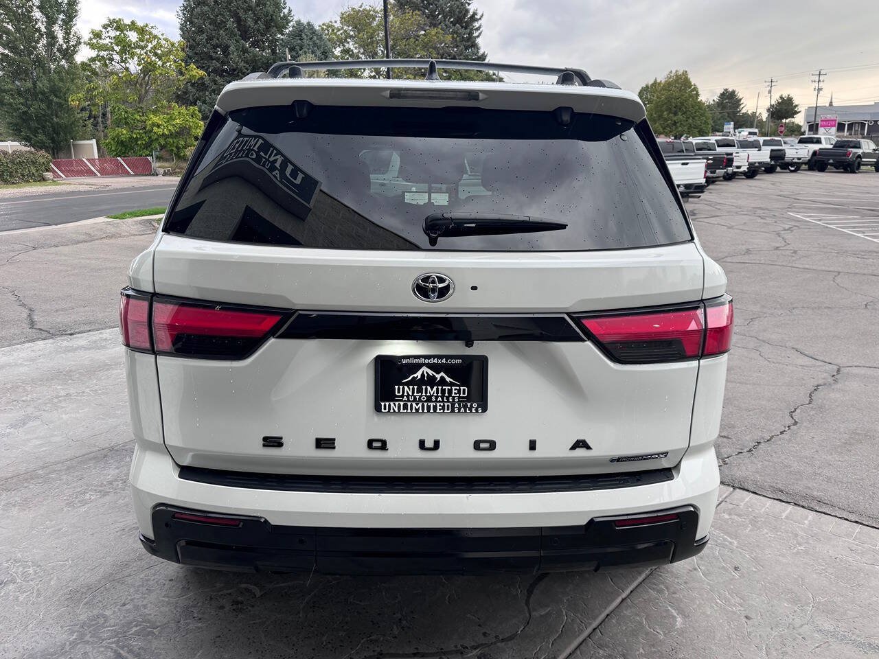 Used 2025 Toyota Sequoia Limited w/ Tow Technology Package AWD/4WD image 6