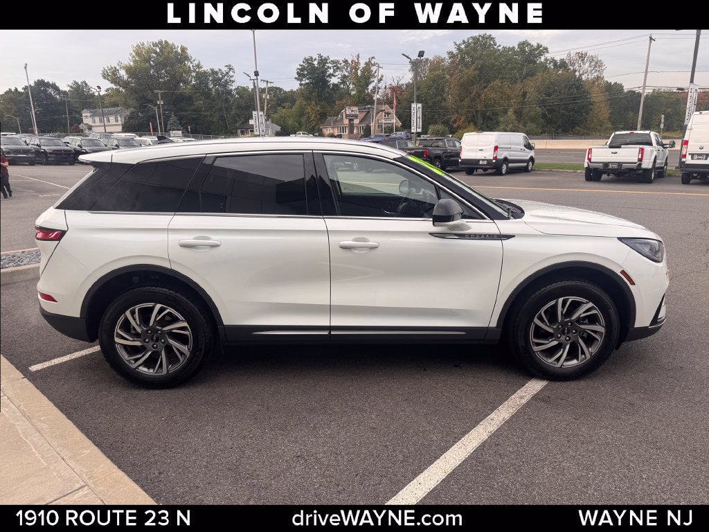 Certified 2024 Lincoln Corsair AWD image 9