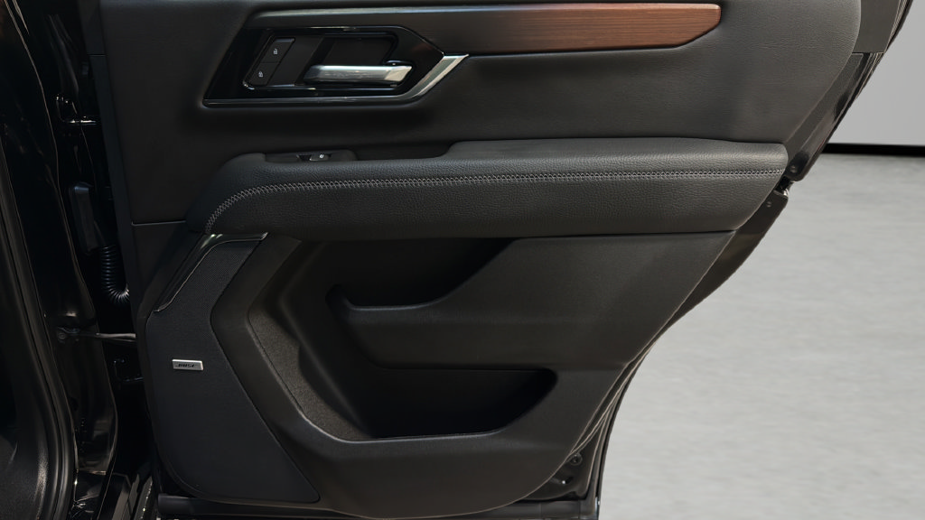 Used 2025 GMC Yukon Denali w/ Denali Reserve Package AWD/4WD image 16