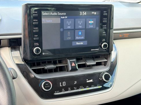 Used 2022 Toyota Corolla LE image 27