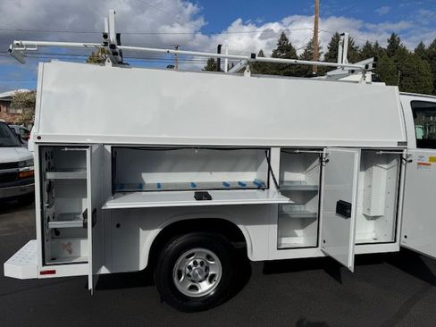 Used 2017 Chevrolet Express 3500 RWD image 11