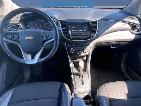 Used 2017 Chevrolet Trax LT w/ LT Convenience Package FWD image 7
