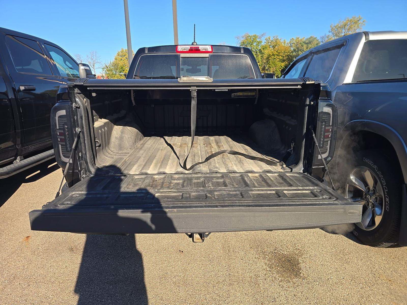 Used 2021 Chevrolet Colorado Z71 w/ Z71 Midnight Edition AWD/4WD image 13