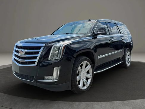 Used 2017 Cadillac Escalade Luxury AWD/4WD image 3