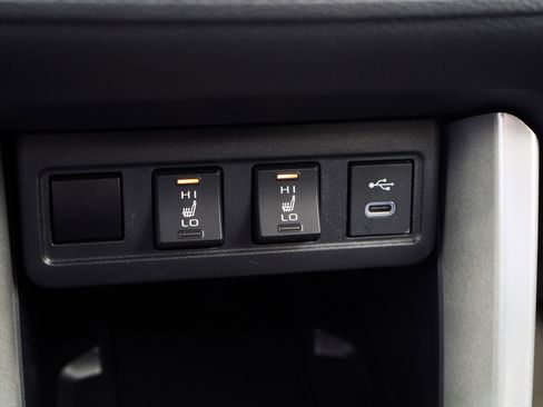 Used 2024 Toyota Corolla Cross XLE w/ Convenience Package image 34