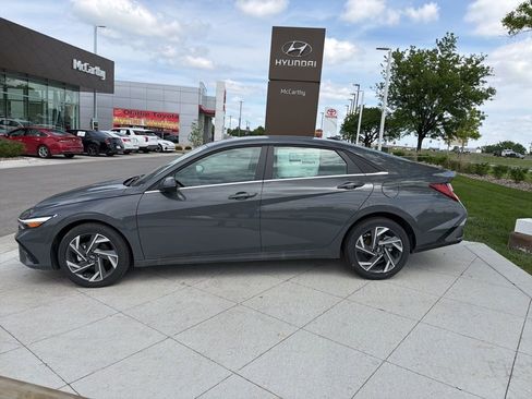 New 2026 Hyundai Elantra Limited FWD image 2