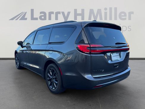 Used 2021 Chrysler Pacifica Touring w/ S Appearance Package image 3