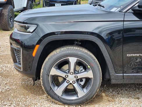 New 2026 Jeep Grand Cherokee Limited RWD image 6