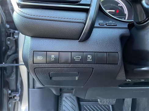 Used 2019 Toyota Camry LE image 21