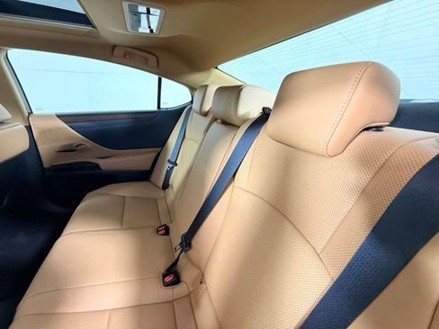 Used 2025 Lexus ES 350 w/ Premium Package FWD image 27